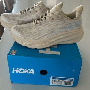 Hoka size 7 Clifton NEW.